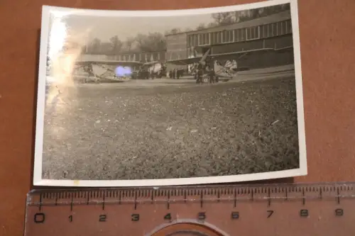 altes Foto  Flughafen Hangar - Heinkel He 46  Flugschule ?? 
