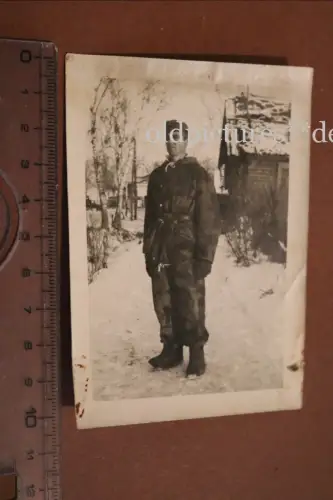 tolles altes Foto - Portrait eines Soldaten in Splintertarn 
