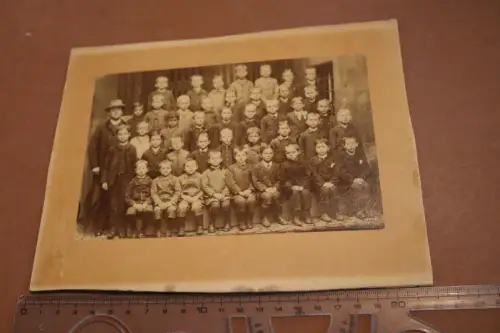 tolles altes Klassenfoto - Knabenschule - Ort ?? 1900-1910 ?