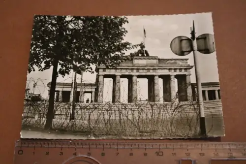 alte Karte - Berlin Brandenburger Tor - Mauerbau Stacheldraht - 60er Jahre 