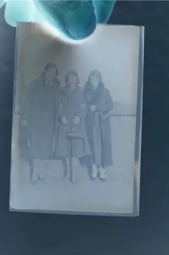 tolles altes Negativ - drei hübsche Frauen - 20-30er Jahre ???