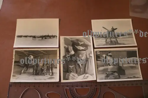 fünf alte Fotos des Jagdgeschwader 3 - eins signiert vom Crew, Kriegsende 
