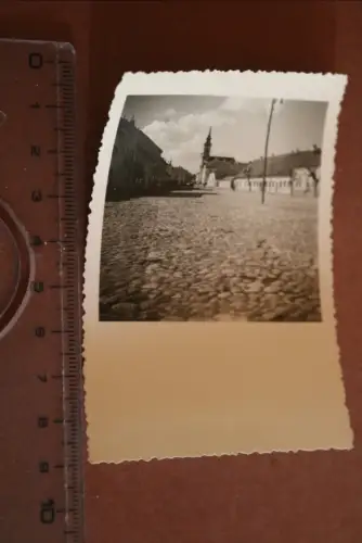 altes Foto - Strassenzug - am Ende eine Kirche - Ort ??
