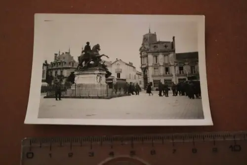 tolles altes Foto - deutsche Soldaten in Cognac  Frankreich - Denkmal 