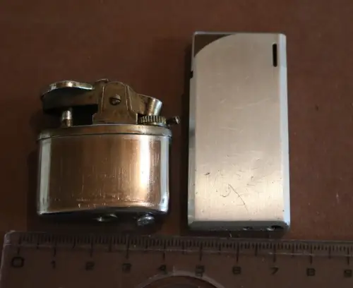 zwei alte defekte Feuerzeuge WIn Japan und Feuerzeugeinsatz für ?