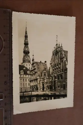 tolles altes Foto - historischen Rathausplatz in Riga, Lettland  1943 
