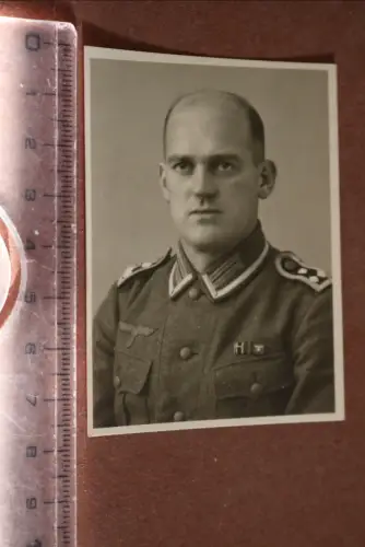 tolles altes kleines Foto - Portait Offizier  mit Bandspange 