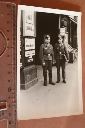 altes Foto zwei Soldaten - Luftwaffe , Eingang Haus Arzt , Fotograf  Oberelsbach