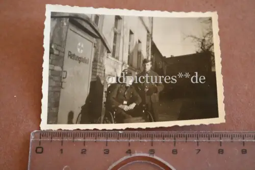 altes Foto - Soldat im Rollstuhl - Rettungsstelle II - Ort ?? 
