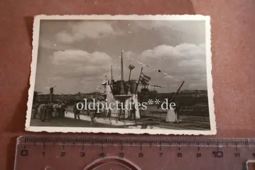 tolles altes Foto U-Boot U 108 in Kiel 1942