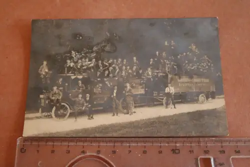 tolles altes Foto - Gruppenausflug junger Männer mit LKW und Anhänger  1923