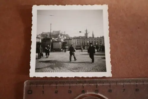 tolles altes Foto  Strasse in Salzburg ?? Hintergrund Festung 