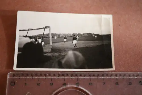 tolles altes Foto Fussballspiel - Ort ?? 20-40er Jahre 