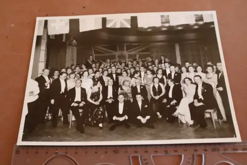 tolles altes Gruppenfoto Englischer Ball 1938 Hotels Beau-Rivage in Neuchâtel
