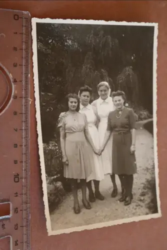 tolles altes Foto - vier Frauen , zwei davon Krankenschwestern ? 30-40er Jahre 