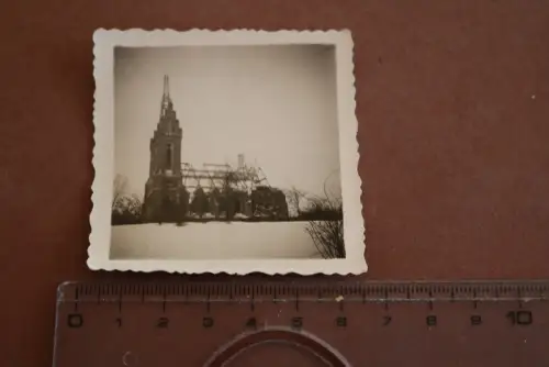 altes Foto mir unbekannte zerstörte Kirche - Ort ???