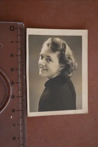 tolles altes Passfoto ? hübsche Frau 1943
