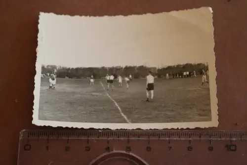 altes Foto Fussballspiel - anscheinend Luftwaffe gegen Marine ?? 