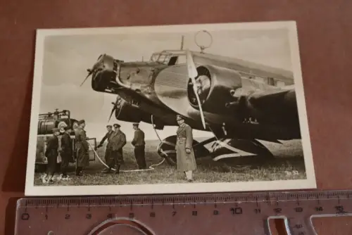 tolle alte Karte-  Flugzeug Junkers Ju 52 beim Auftanken 
