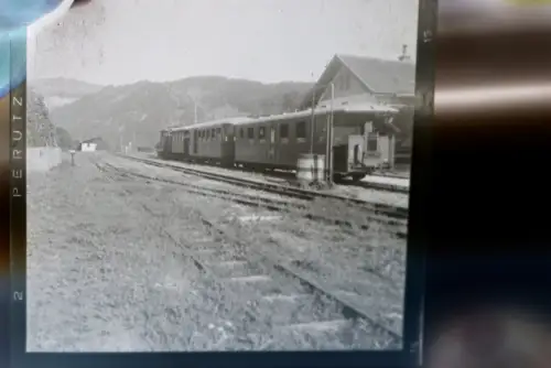tolles altes Negativ Passagierzug  Bahnhof Bezlau  - 50-60er Jahre ?