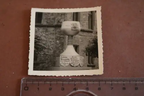 zwei tolle alte Fotos - Oberwesel ?? riesiger Weinkrug - 1952 