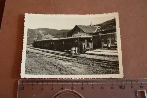 tolles altes Foto Bahnhof Bezlau mit Passagierzug - 50-60er Jahre ?