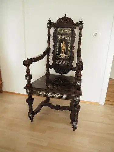 edler königlicher Stuhl mit Armlehen aus der Zeit des Historismus