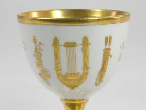 Kleiner Pokal Mitte 19. Jh., (1846), gemarkt Meißen, auf den 300. Todestag des Reformators Martin Luther,

Goblet, 1849, marked Meißen, to the 300th day of death of Martin Luther, with a portrait of him in gold, very good condition.