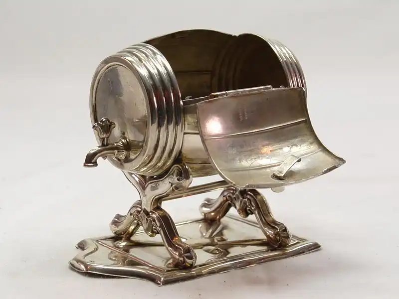 Kleines Fass, Mitte 19. Jh., Silber, undeutliche Silbermarken, Fass auf Ständer mit Deckel zum Öffnen 3