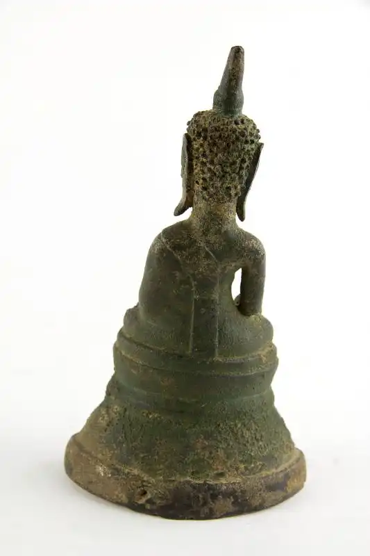 Kleiner Buddha, Birma, wohl 18. Jh., feine Patina, Ausgrabungsstück. H: 16,5 cm 2