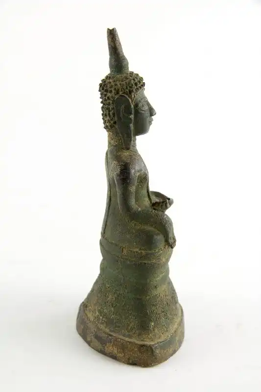 Kleiner Buddha, Birma, wohl 18. Jh., feine Patina, Ausgrabungsstück. H: 16,5 cm 3
