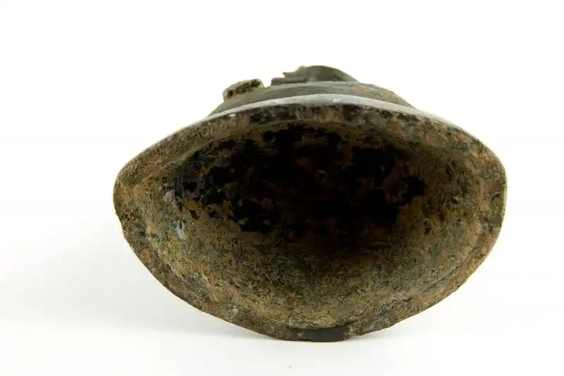 Kleiner Buddha, Birma, wohl 18. Jh., feine Patina, Ausgrabungsstück. H: 16,5 cm 4
