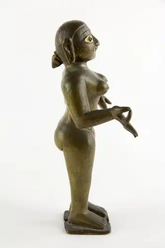 2 Radha, Indien, wohl Bengalen, 19. Jh., Bronze, eine Figur mit Gold eingelegten Augen und kleinem Rubin auf der Stirn, guter gebrauchter Zustand.