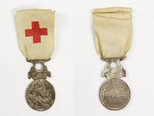 Nachlass von 4 Auszeichnungen, Frankreich, bestehend aus: 1. Militärmedaille, Silber, 2. Rot-Kreuz-Medaille 1864-66, versilbert, ohne Namen, 3. Mexikomedaille, 1862-63, Silber, 4. Teilnahmemedaille, 1. WK, Bronze, Tragespuren, guter Zustand. Lot of...