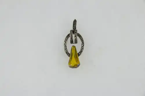Anhänger, Silber, Jugendstil, Anf. 20. Jh., mit tropfenförmigen gelben Stein und Markasiten besetzt (ein Stein fehlt), getragen, Gebrauchsspuren.  Höhe: 34 mm