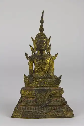 Buddha,

Thailand, Ratanakosin Periode, (benannt nach der Insel beziehungsweise der Stadt Rattanakosin wird die geschichtliche Epoche Thailands unter der Chakri-Dynastie von  1782 bis heute, oder manchmal nur bis zum Ende der absoluten Monarchie  1932, 