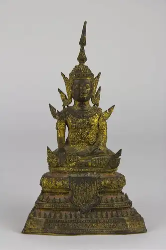 Buddha,

Thailand, Ratanakosin Periode, (benannt nach der Insel beziehungsweise der Stadt Rattanakosin wird die geschichtliche Epoche Thailands unter der Chakri-Dynastie von  1782 bis heute, oder manchmal nur bis zum Ende der absoluten Monarchie  1932, 