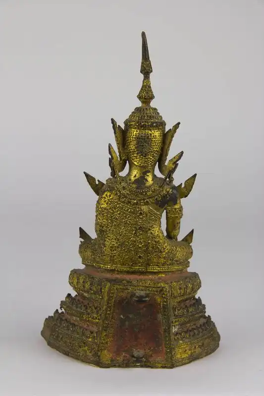 Buddha,

Thailand, Ratanakosin Periode, (benannt nach der Insel beziehungsweise der Stadt Rattanakosin wird die geschichtliche Epoche Thailands unter der Chakri-Dynastie von  1782 bis heute, oder manchmal nur bis zum Ende der absoluten Monarchie  1932,  2