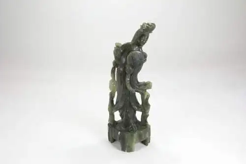 Figur,China, 20. Jh., Jade, Frau, Gebrauchsspuren,beschädigt. H: 21 cm