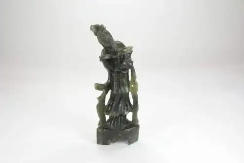 Figur,China, 20. Jh., Jade, Frau, Gebrauchsspuren,beschädigt. H: 21 cm