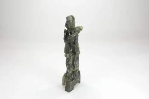 Figur,China, 20. Jh., Jade, Frau, Gebrauchsspuren,beschädigt. H: 21 cm