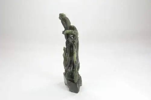 Figur,China, 20. Jh., Jade, Frau, Gebrauchsspuren,beschädigt. H: 21 cm