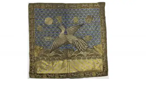 2 Buzi, China, um 1900, Gangxu Periode, Gold- und Silberfäden Stickerei, Gebrauchsspuren