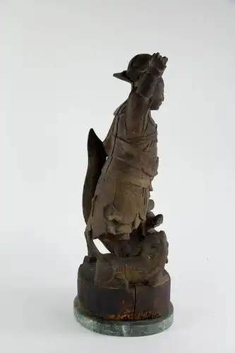 Figur, China, wohl Ming Dynastie (1368 bis 1644), Holz, geschnitzt, Tempelfigur, Wächter, auf Löwen und Drachen stehend, ursprünglich farblich gefasst und bemalt, schöne Ausarbeitung, Fehlstellen, auf modernen Steinsockel montiert. H: 43,5 cm