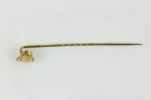 Krawattennadel, Anf. 20. Jh., 585er Gold gestempelt, gefasster Kinderzahn, guter gebrauchter Zustand. L: 5,5 cm