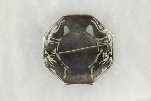 Brosche, Peru, 20. Jh., Silber (925er gestempelt), im aztekischen Stil, aufgesetztes Mittelteil aus Gold (18 Karat), gebrauchter, guter Zustand. 5,2 cm x 5,2 cm