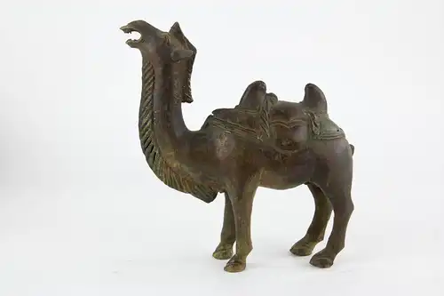 Figur, China, 2o. Jh., im Ming-Stil, Bronze, Kamel, feiner Guss und Patina. H: 19 cm.
