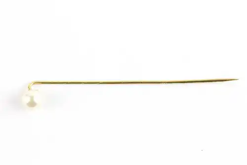 Krawattennadel, Anf. 20. Jh., 585er Gold, ungestempelt, mit Perle. L: 6 cm.
