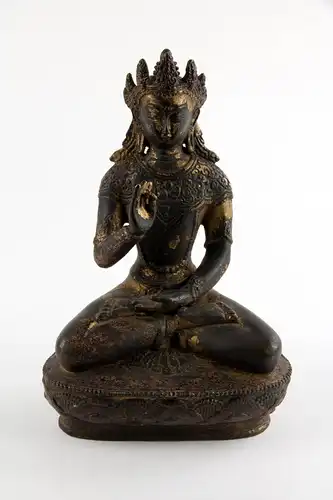 Buddha, Tibet, 18./19. Jh., Bronze, mit Resten von Goldlack, feine Patina. H: 20,5 cm.