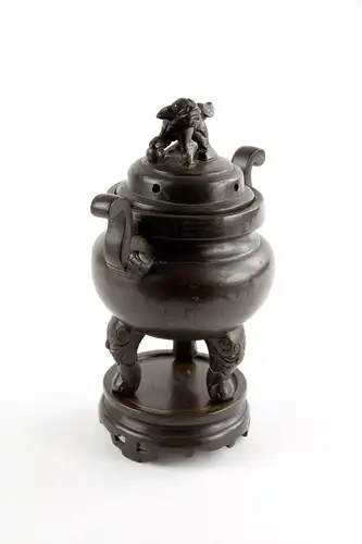 Räuchergefäß, Vietnam, 19. Jh., Bronze, mit Metalleinlagen in Silber und Kupfer,   Incense burner, Vietnam, 19th century, bronze, decorated with metal inlaid in copper and silver, good condition. H: 17,5 cm.